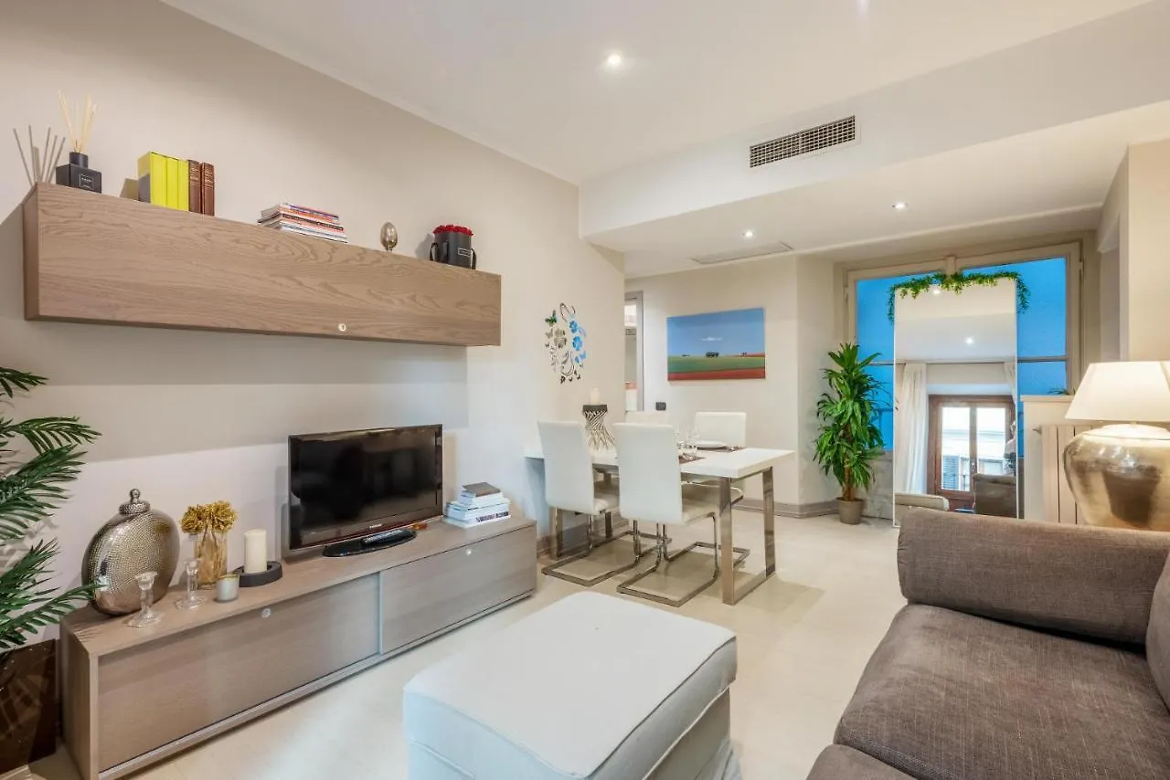 Appartement Gemma Preziosa Tra Il Castello Sforzesco Ed Il Duomo Di Milano By Easylife 0*, Milan Italie