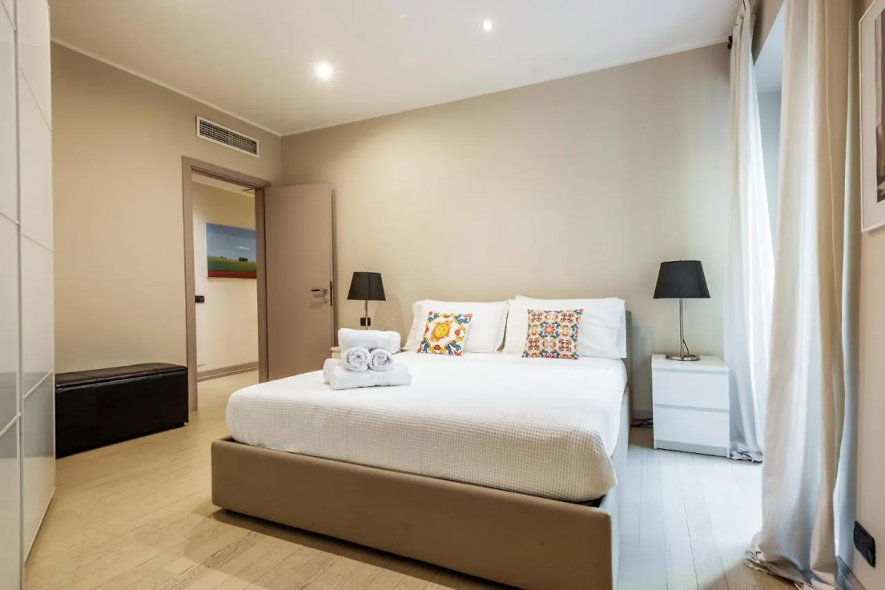 Apartamento Gemma Preziosa Tra Il Castello Sforzesco Ed Il Duomo Di Milano By Easylife
